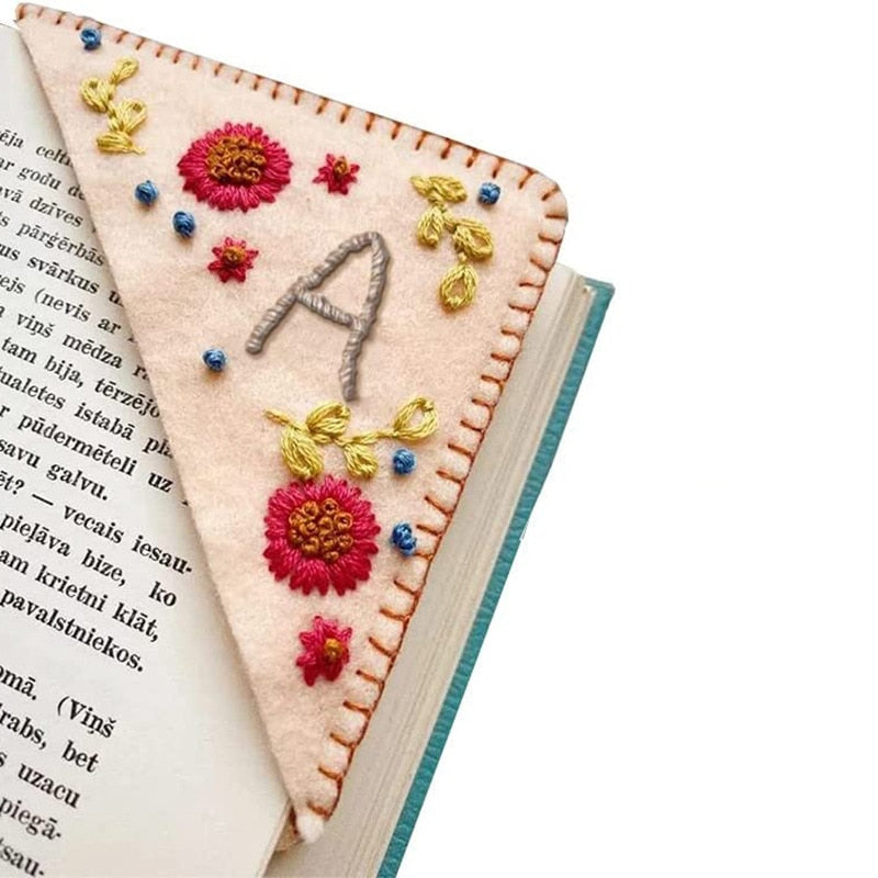 1PC Personalized Hand Embroidered Corner Bookmark Handmade Custom Letter Bookmarks Hand Stitched Felt Bookmarker Book Lovers Toy