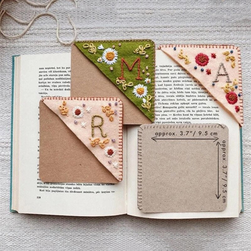 1PC Personalized Hand Embroidered Corner Bookmark Handmade Custom Letter Bookmarks Hand Stitched Felt Bookmarker Book Lovers Toy