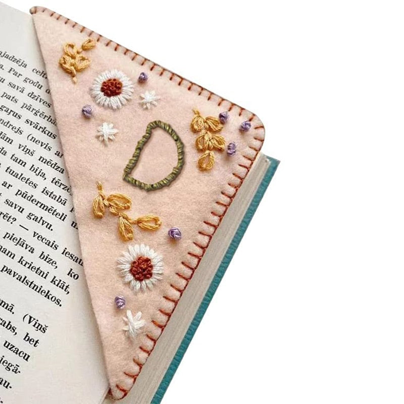 1PC Personalized Hand Embroidered Corner Bookmark Handmade Custom Letter Bookmarks Hand Stitched Felt Bookmarker Book Lovers Toy