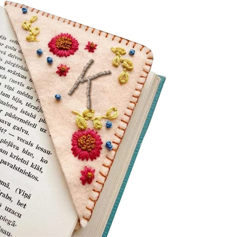 1PC Personalized Hand Embroidered Corner Bookmark Handmade Custom Letter Bookmarks Hand Stitched Felt Bookmarker Book Lovers Toy