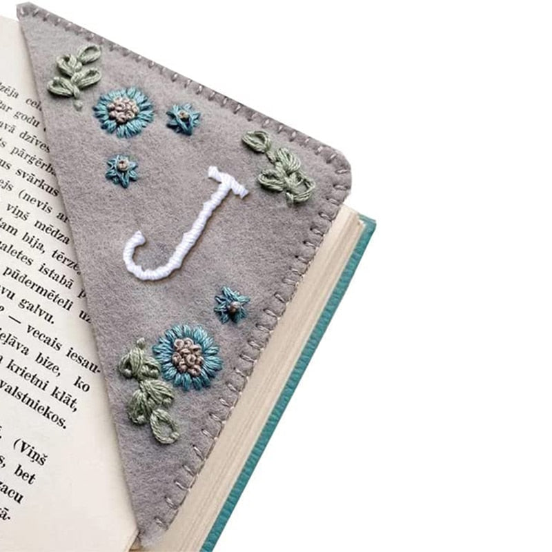 1PC Personalized Hand Embroidered Corner Bookmark Handmade Custom Letter Bookmarks Hand Stitched Felt Bookmarker Book Lovers Toy