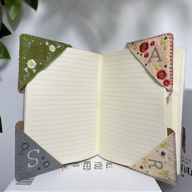 1PC Personalized Hand Embroidered Corner Bookmark Handmade Custom Letter Bookmarks Hand Stitched Felt Bookmarker Book Lovers Toy