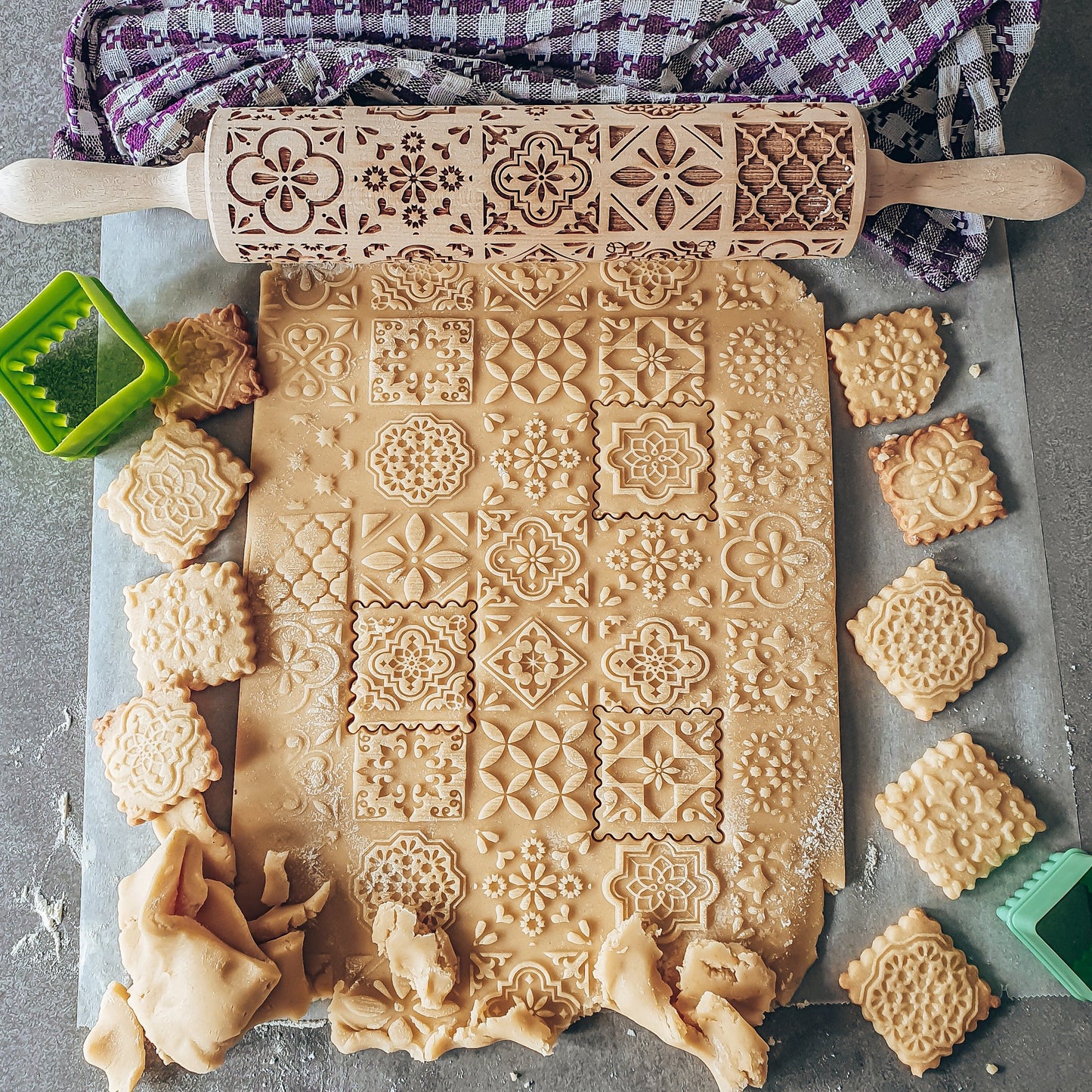 Printed Rolling Pin Rock Snowflake Elk Wooden Rolling Embossing Baking Cookies Biscuit Fondant Cake Patterned Roller 35*5cm