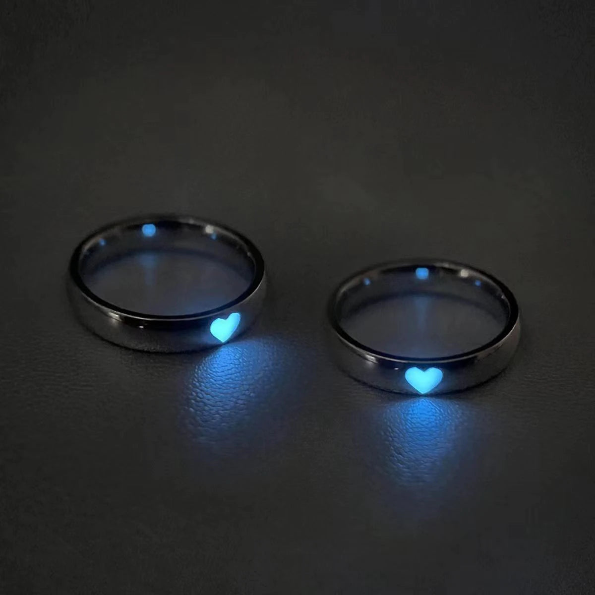 2pcs Luminous Heart Rings Glowing In Dark Fluorescent Ring for Men Women Adjustable Open Finger Ring Couple Rings Jewelry Gifts