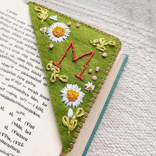 1PC Personalized Hand Embroidered Corner Bookmark Handmade Custom Letter Bookmarks Hand Stitched Felt Bookmarker Book Lovers Toy
