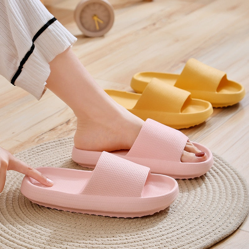 Thick Platform Bathroom Home Slippers Cloud Slippers Women Soft Sole EVA Indoor Slides Sandals 2021 Summer Non-slip Flip Flops